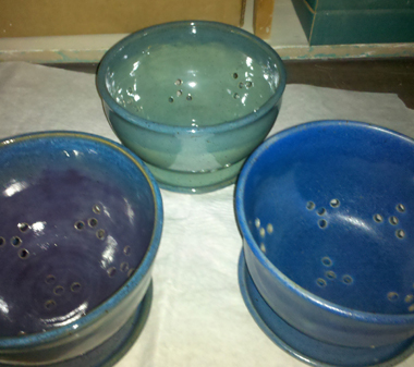 Berry Bowl/Colander with matching plate